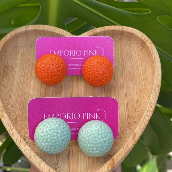 Brincos Coloridos Botão Resina estilo Dias à Dia e praia